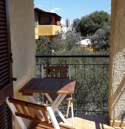Maison Kaina أولبيا